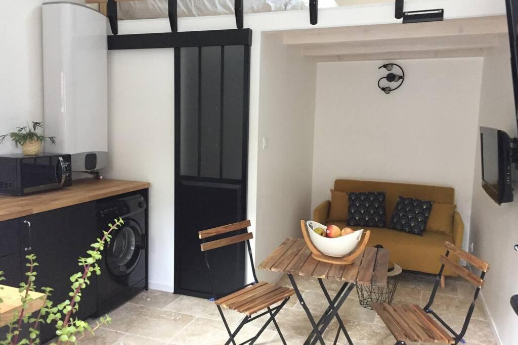 Studio Moderne Saint-Symphorien-dʼOzon Extérieur photo