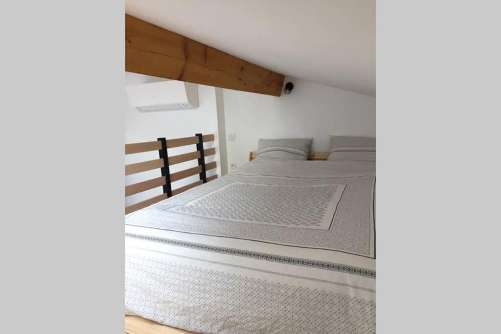 Studio Moderne Saint-Symphorien-dʼOzon Extérieur photo